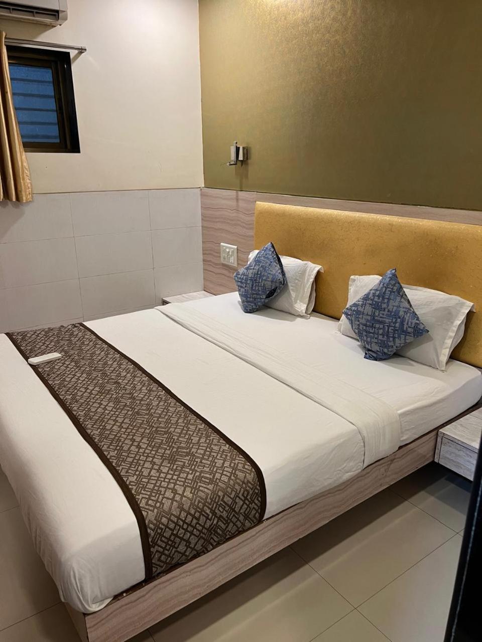 Hotel Kf Residency Mumbai Exteriör bild